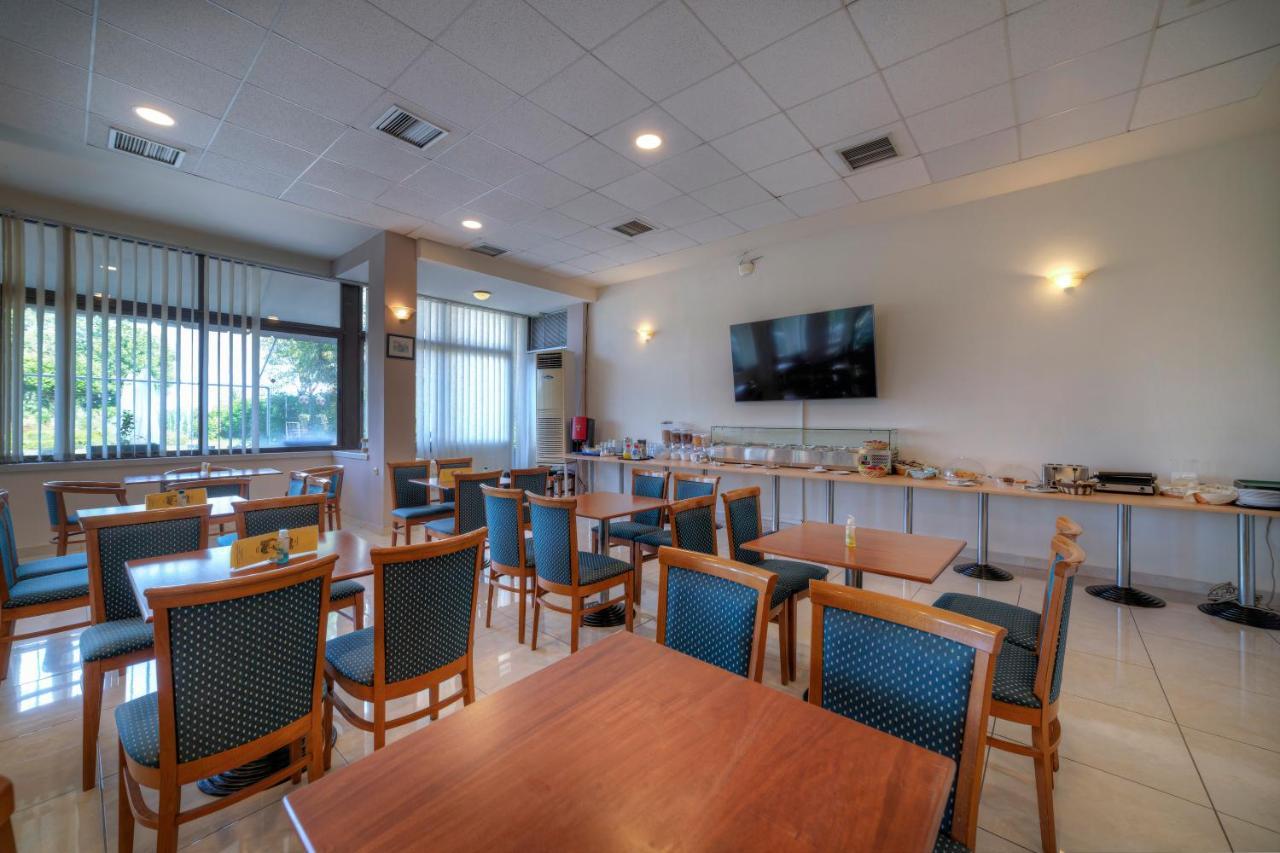 Delfini Hotel Patras Zewnętrze zdjęcie